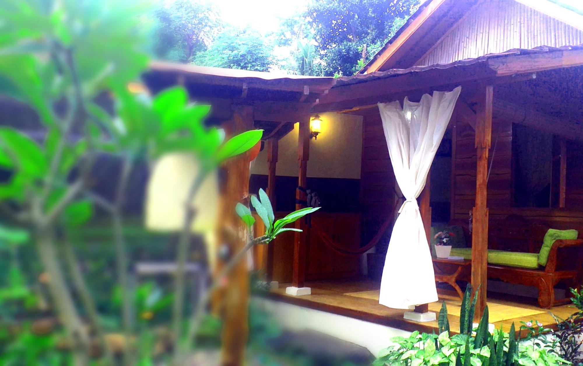 Отель Lafyu Bali Сингараджа Экстерьер фото